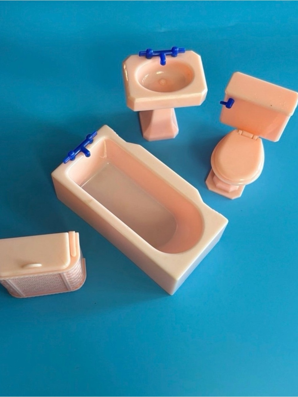 VTG 50’s Renwal Dollhouse Pink Bathroom Set - Blue Handles - 4 Pieces